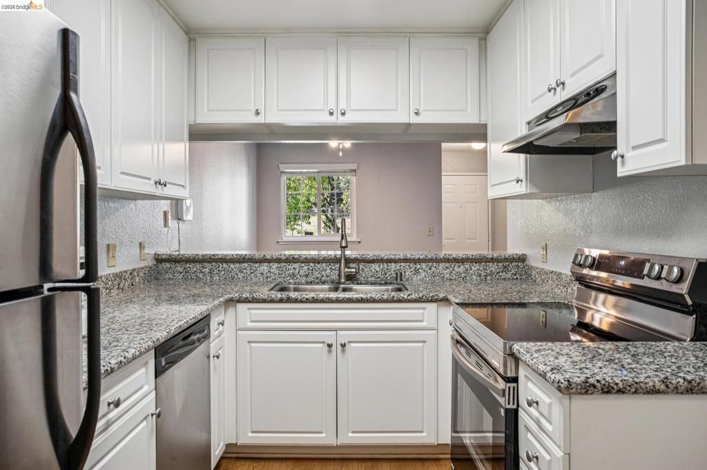 Image 25 of property listing at 600 Canyon Oaks Drive F, Oakland, CA 94605