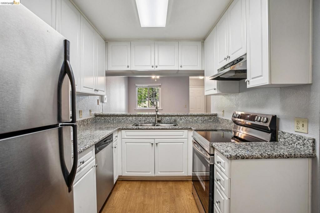 Image 27 of property listing at 600 Canyon Oaks Drive F, Oakland, CA 94605