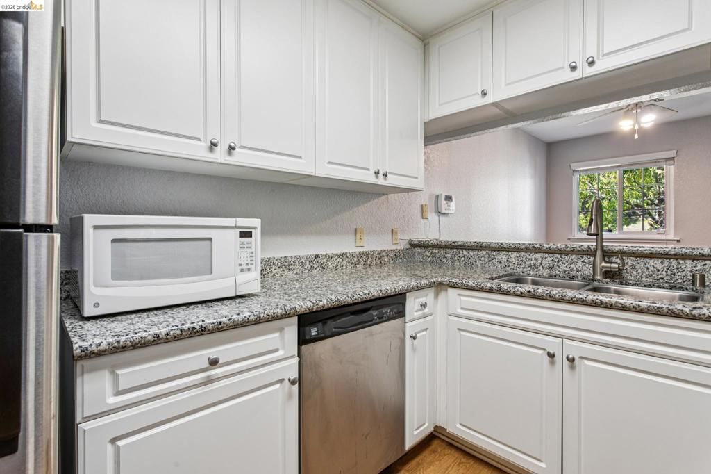 Image 28 of property listing at 600 Canyon Oaks Drive F, Oakland, CA 94605