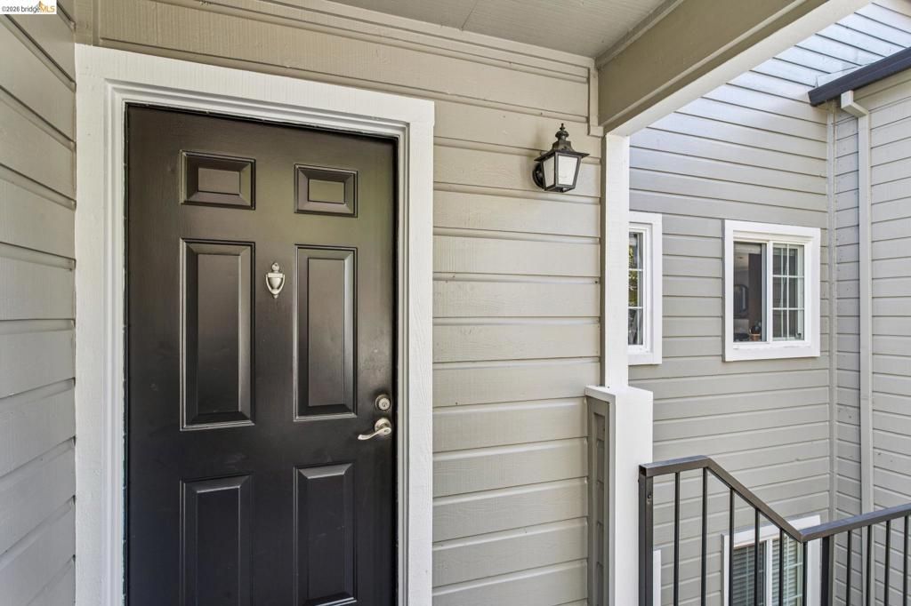 Image 3 of property listing at 600 Canyon Oaks Drive F, Oakland, CA 94605