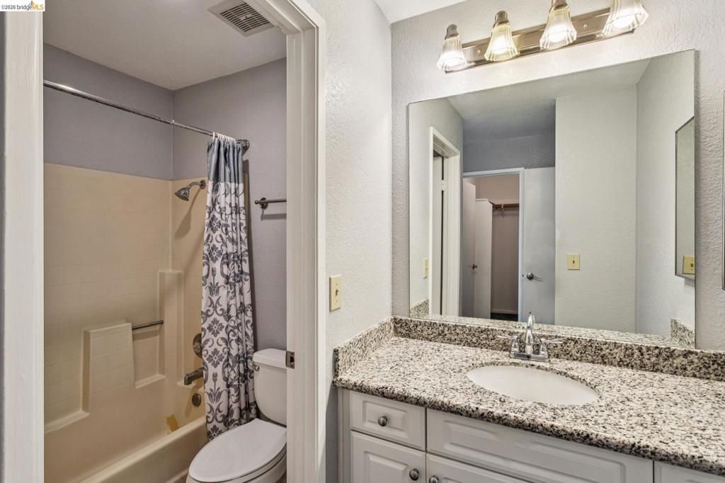 Image 36 of property listing at 600 Canyon Oaks Drive F, Oakland, CA 94605