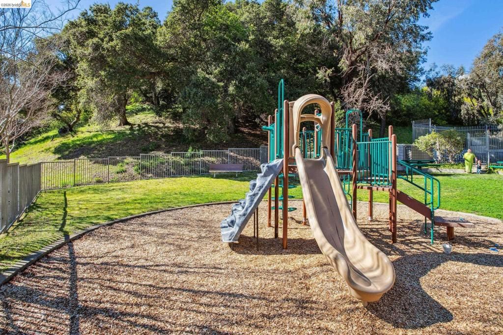 Image 59 of property listing at 600 Canyon Oaks Drive F, Oakland, CA 94605