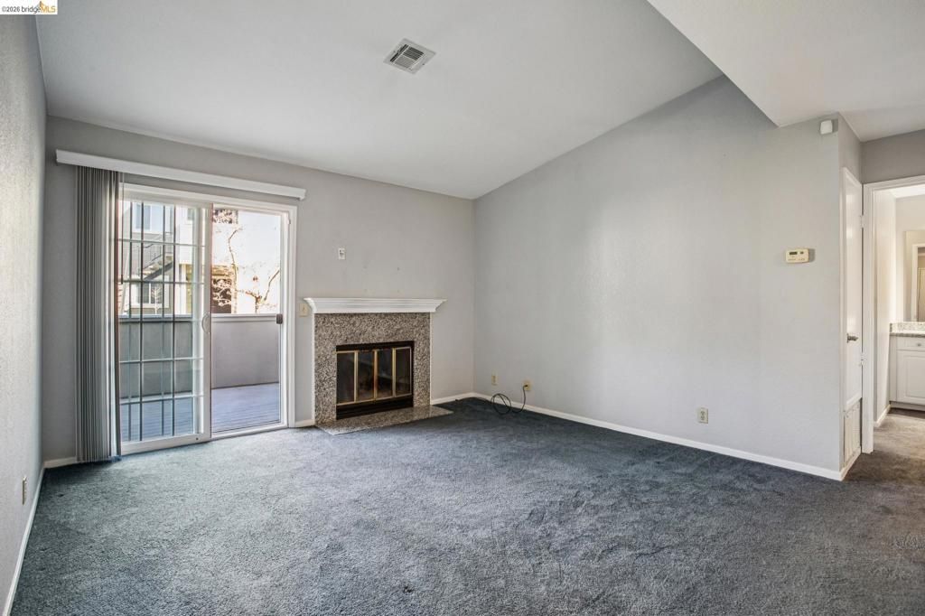 Image 8 of property listing at 600 Canyon Oaks Drive F, Oakland, CA 94605