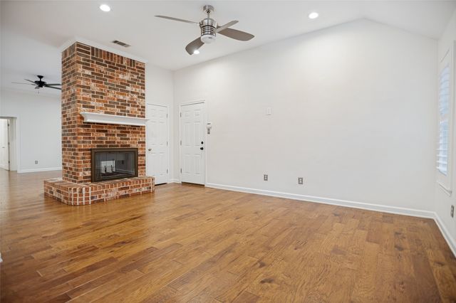3624 Chateaux Lane, Hurst, TX 76054