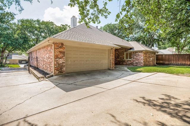3624 Chateaux Lane, Hurst, TX 76054