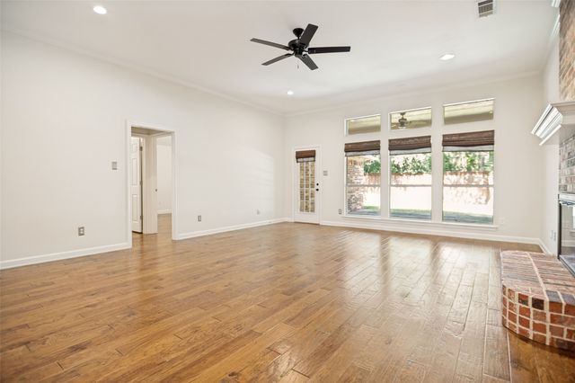 3624 Chateaux Lane, Hurst, TX 76054