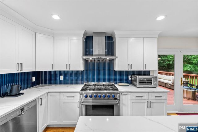 8 Ashland Street, Caldwell, NJ 07006