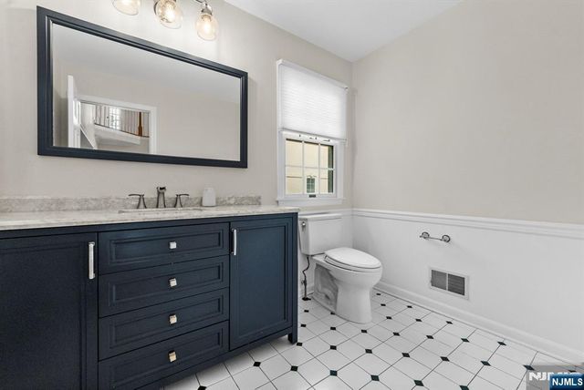 8 Ashland Street, Caldwell, NJ 07006