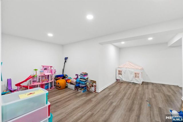 8 Ashland Street, Caldwell, NJ 07006