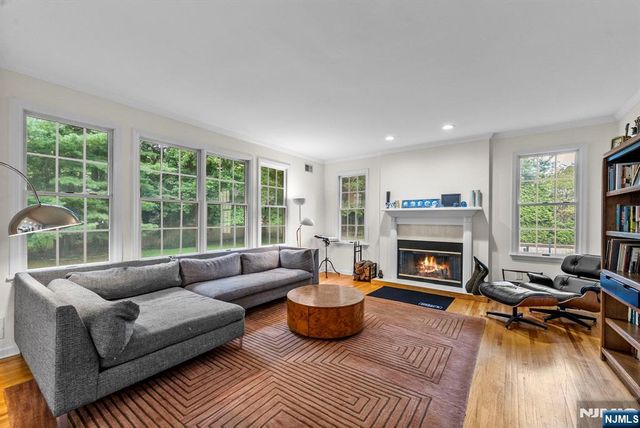 8 Ashland Street, Caldwell, NJ 07006