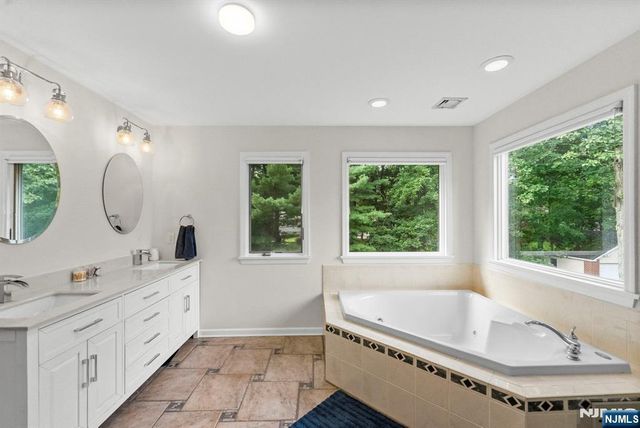 8 Ashland Street, Caldwell, NJ 07006