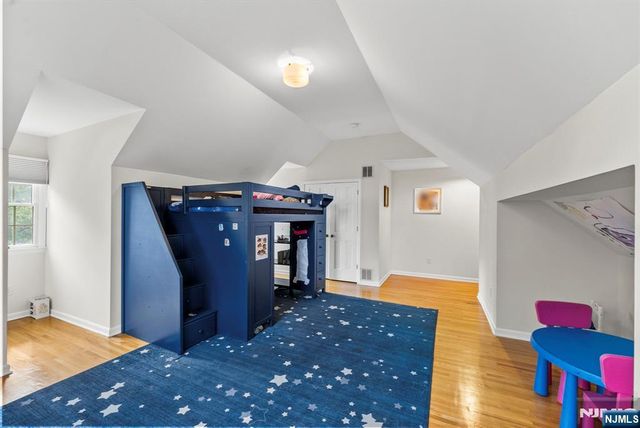 8 Ashland Street, Caldwell, NJ 07006