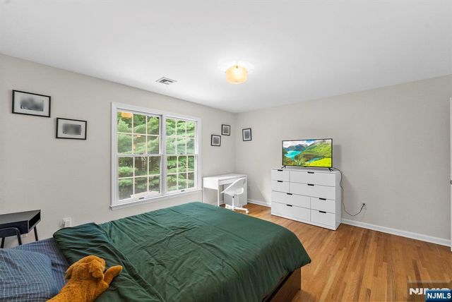 8 Ashland Street, Caldwell, NJ 07006