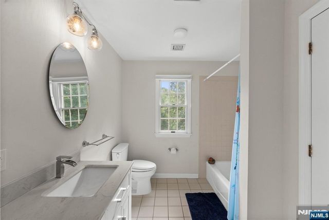 8 Ashland Street, Caldwell, NJ 07006