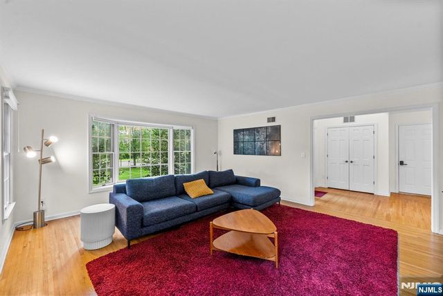 8 Ashland Street, Caldwell, NJ 07006
