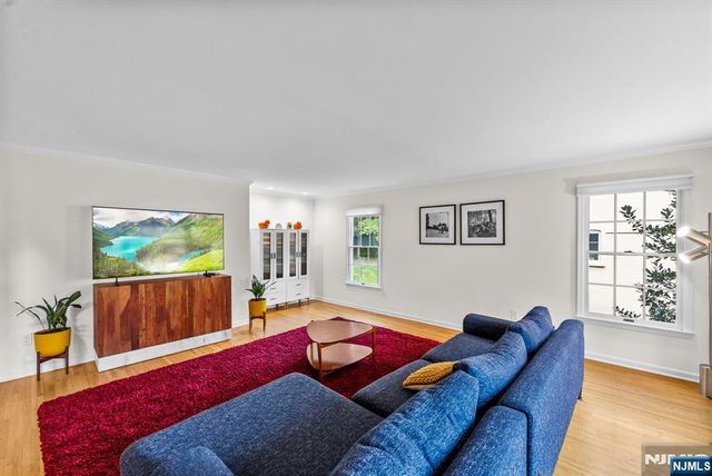 8 Ashland Street, Caldwell, NJ 07006