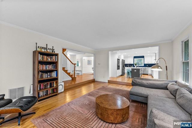 8 Ashland Street, Caldwell, NJ 07006