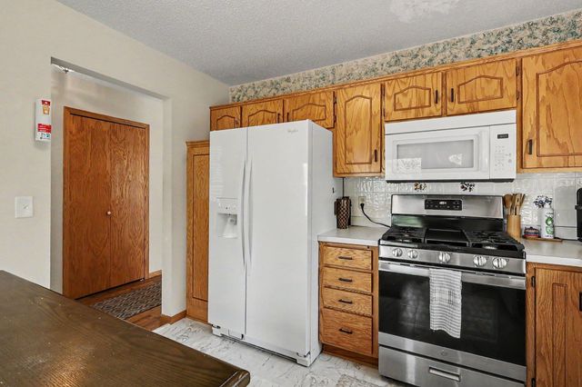 1207 Dakota Street S, Shakopee, MN 55379