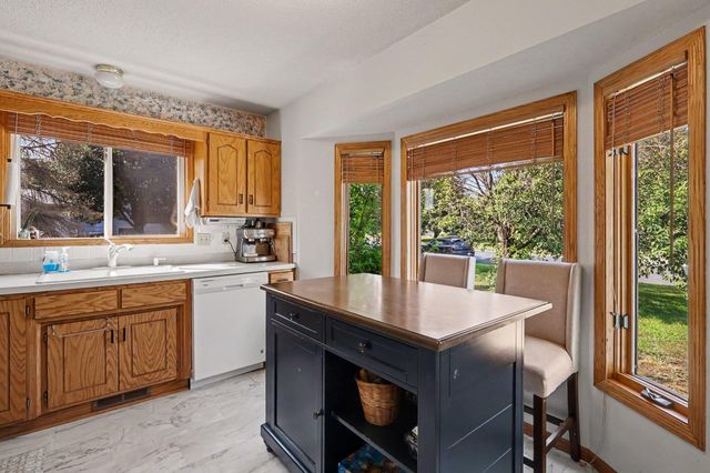 1207 Dakota Street S, Shakopee, MN 55379
