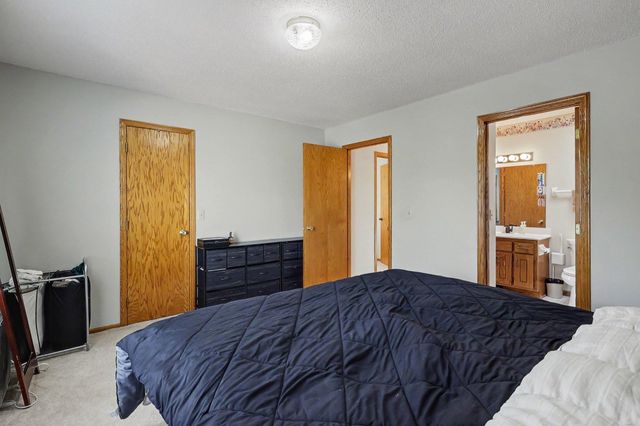 1207 Dakota Street S, Shakopee, MN 55379