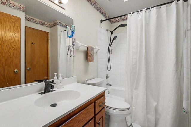 1207 Dakota Street S, Shakopee, MN 55379