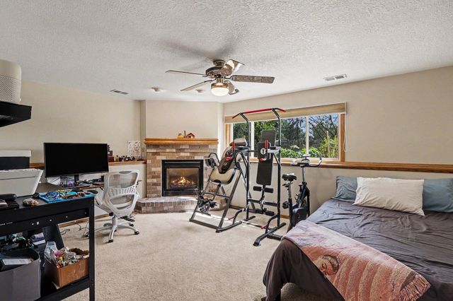 1207 Dakota Street S, Shakopee, MN 55379