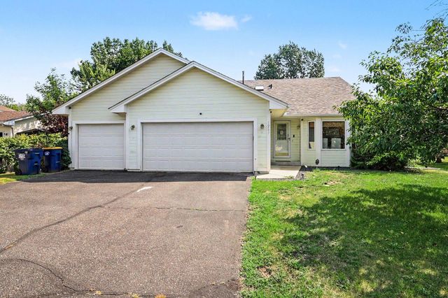 1207 Dakota Street S, Shakopee, MN 55379