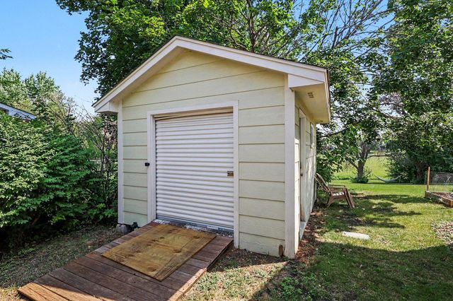 1207 Dakota Street S, Shakopee, MN 55379
