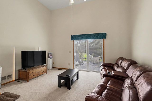 1207 Dakota Street S, Shakopee, MN 55379