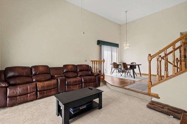 1207 Dakota Street S, Shakopee, MN 55379
