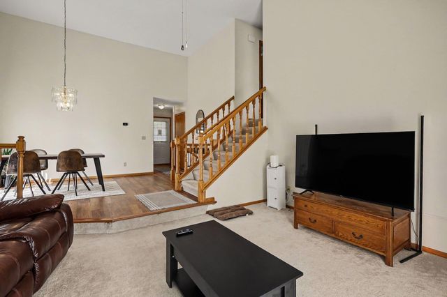 1207 Dakota Street S, Shakopee, MN 55379