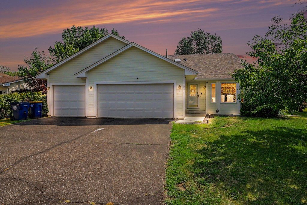 1207 Dakota Street S, Shakopee, MN 55379