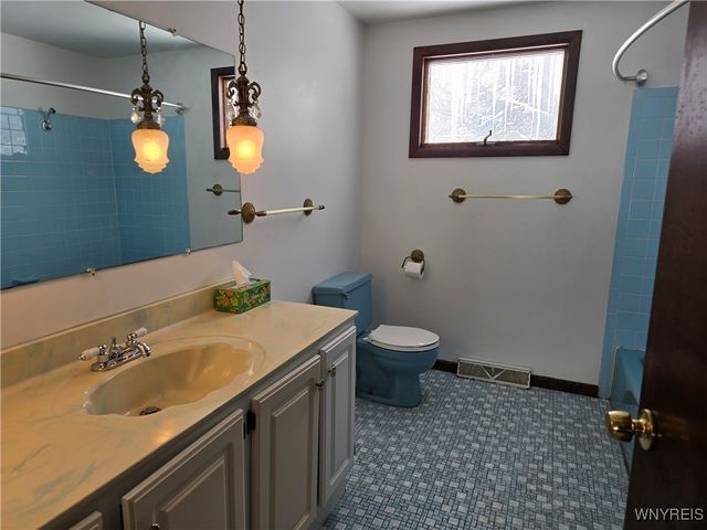 120 Autumnvale, Lockport City, NY 14094