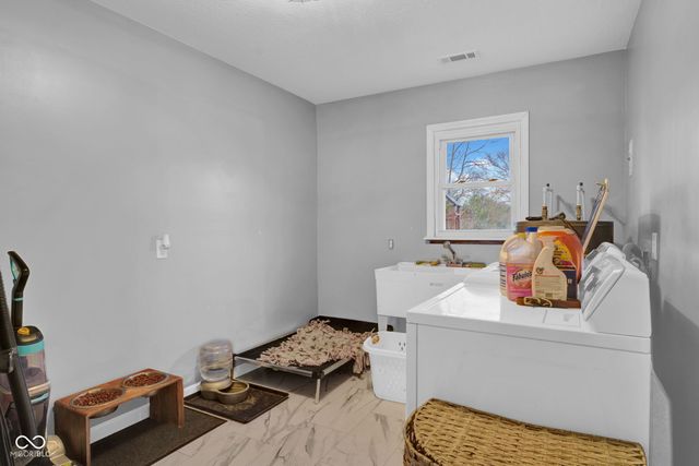 3427 N East Street, Columbus, IN 47203