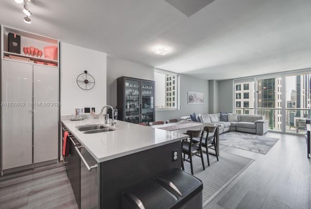 55 SE 6th St 2110, Miami, FL 33131