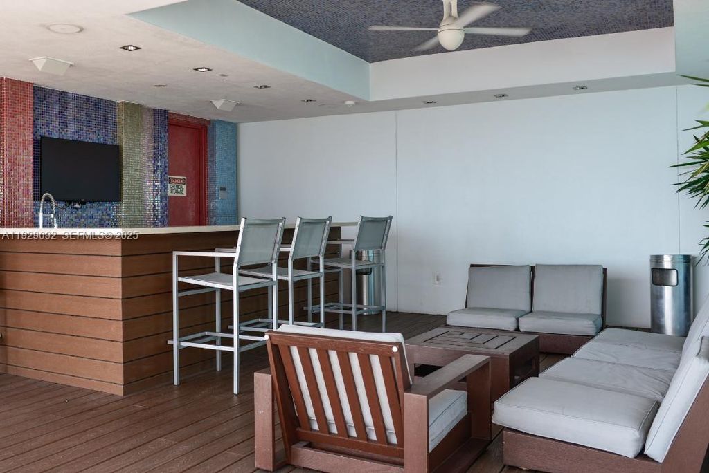 Image 12 of property listing at 55 SE 6th St 2110, Miami, FL 33131