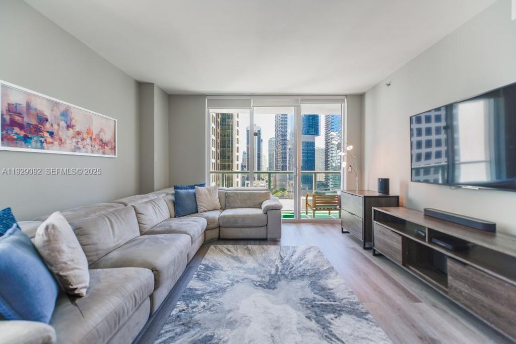 Image 2 of property listing at 55 SE 6th St 2110, Miami, FL 33131