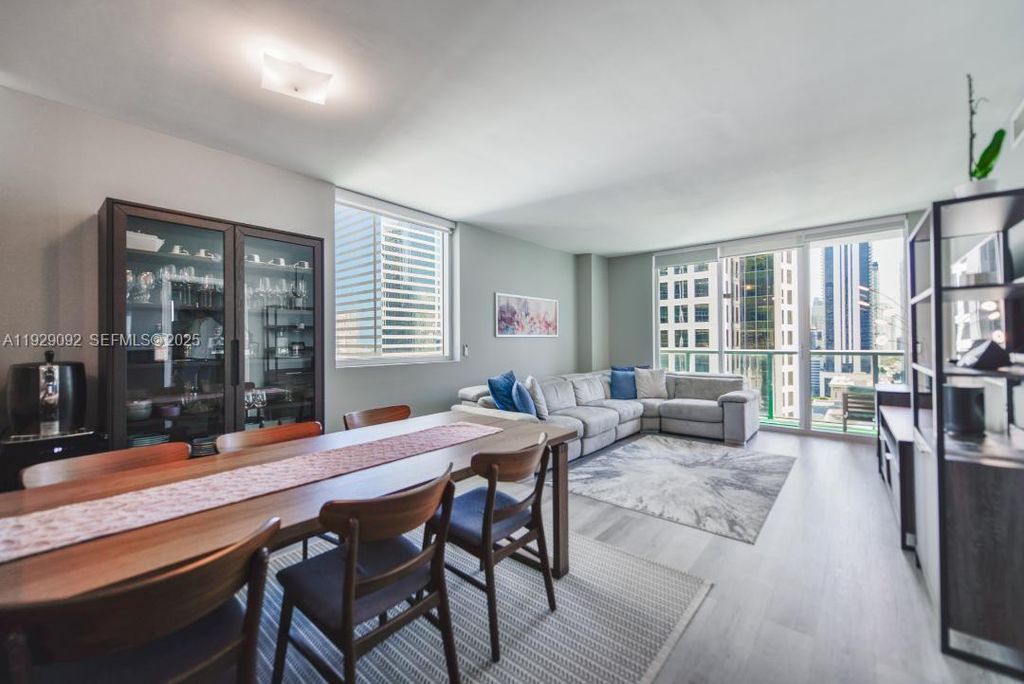 Image 5 of property listing at 55 SE 6th St 2110, Miami, FL 33131