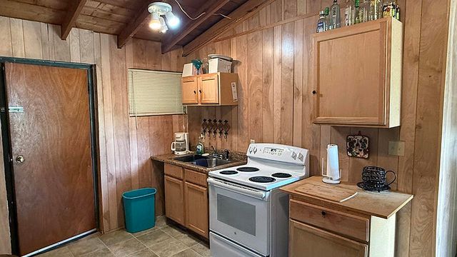 277 Camp Attrahunt Road, Monticello, KY 42633