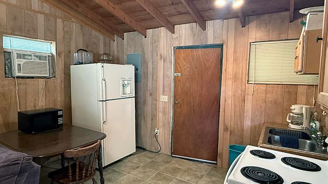 277 Camp Attrahunt Road, Monticello, KY 42633