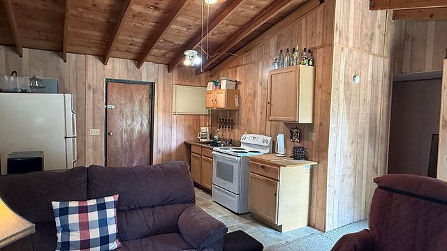 277 Camp Attrahunt Road, Monticello, KY 42633
