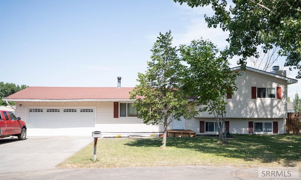 Image 2 of property listing at 6340 Northside Circle, Idaho Falls, ID 83401