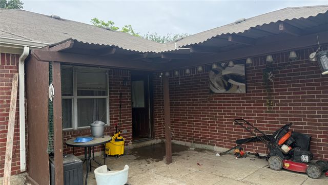 2330 John Mccoy Drive, Dallas, TX 75227