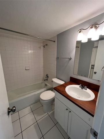 3206 W AZEELE STREET 100, Tampa, FL 33609