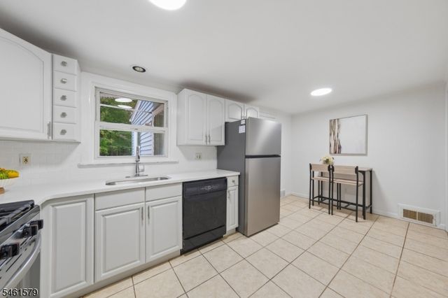 31 Glenview Dr, West Orange Twp., NJ 07052