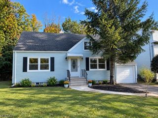31 Glenview Dr, West Orange Twp., NJ 07052