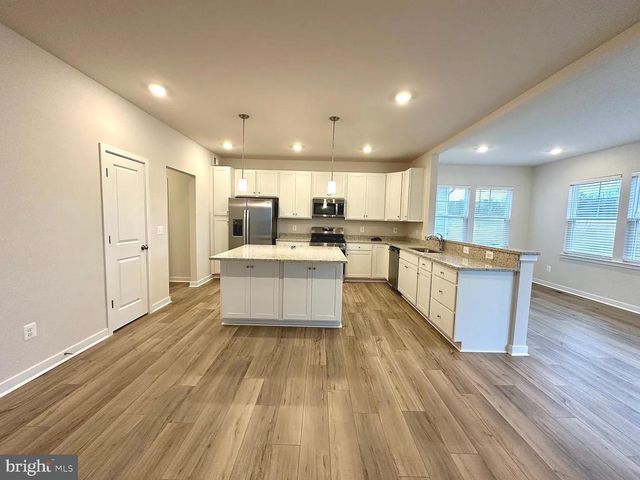 2328 HAWKSHILL DR, Jeffersonton, VA 22724