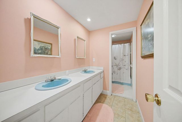 19840 Queens Court, Manchester, MI 48158