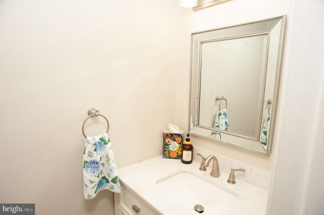 6 WELLINGTON, East Windsor, NJ 08520