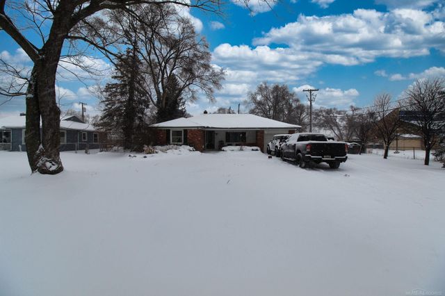 7821 Powers Court, Shelby Twp, MI 48317